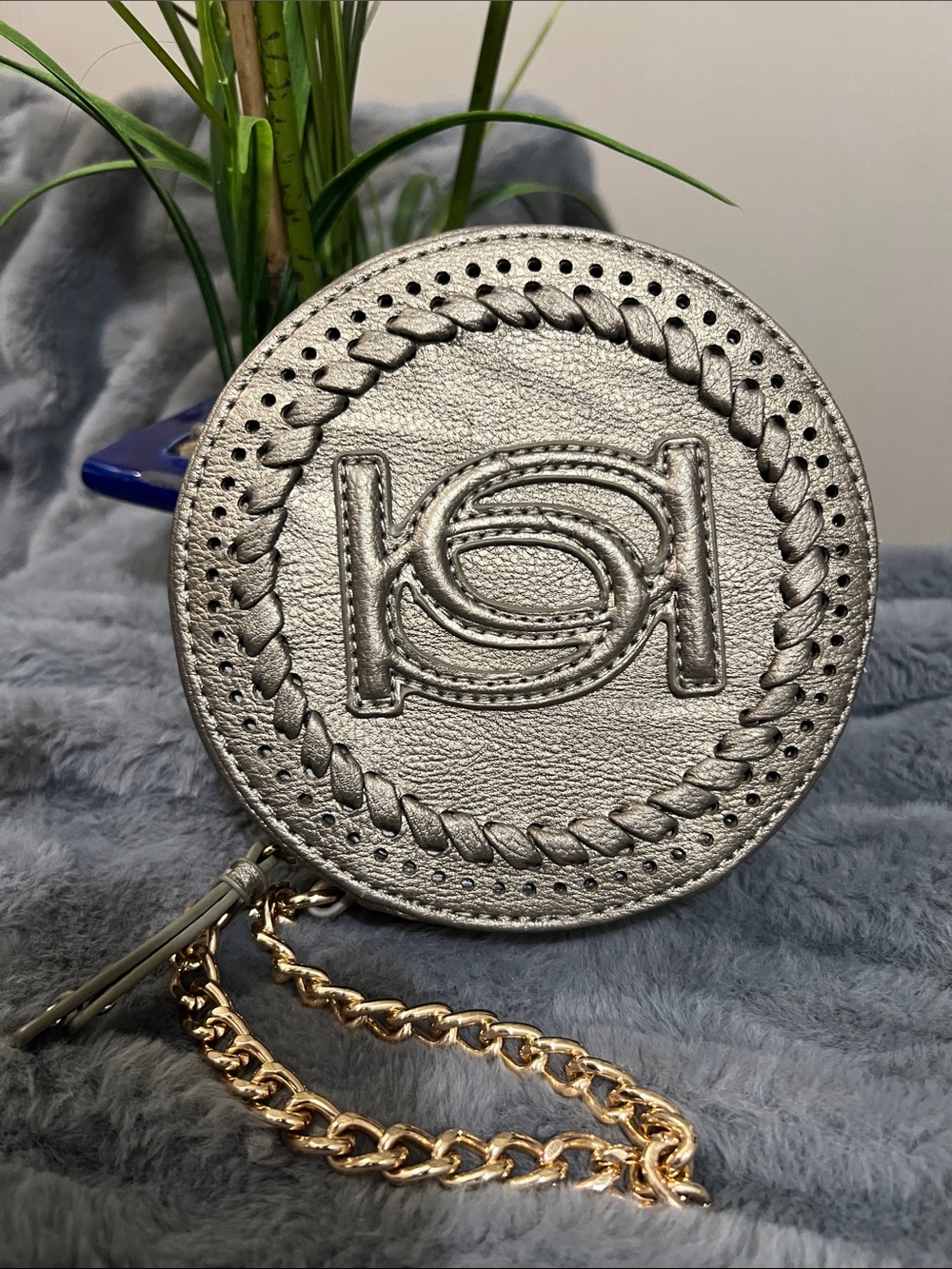bebe Metallic Gold Round Wristlet EUC retail $42